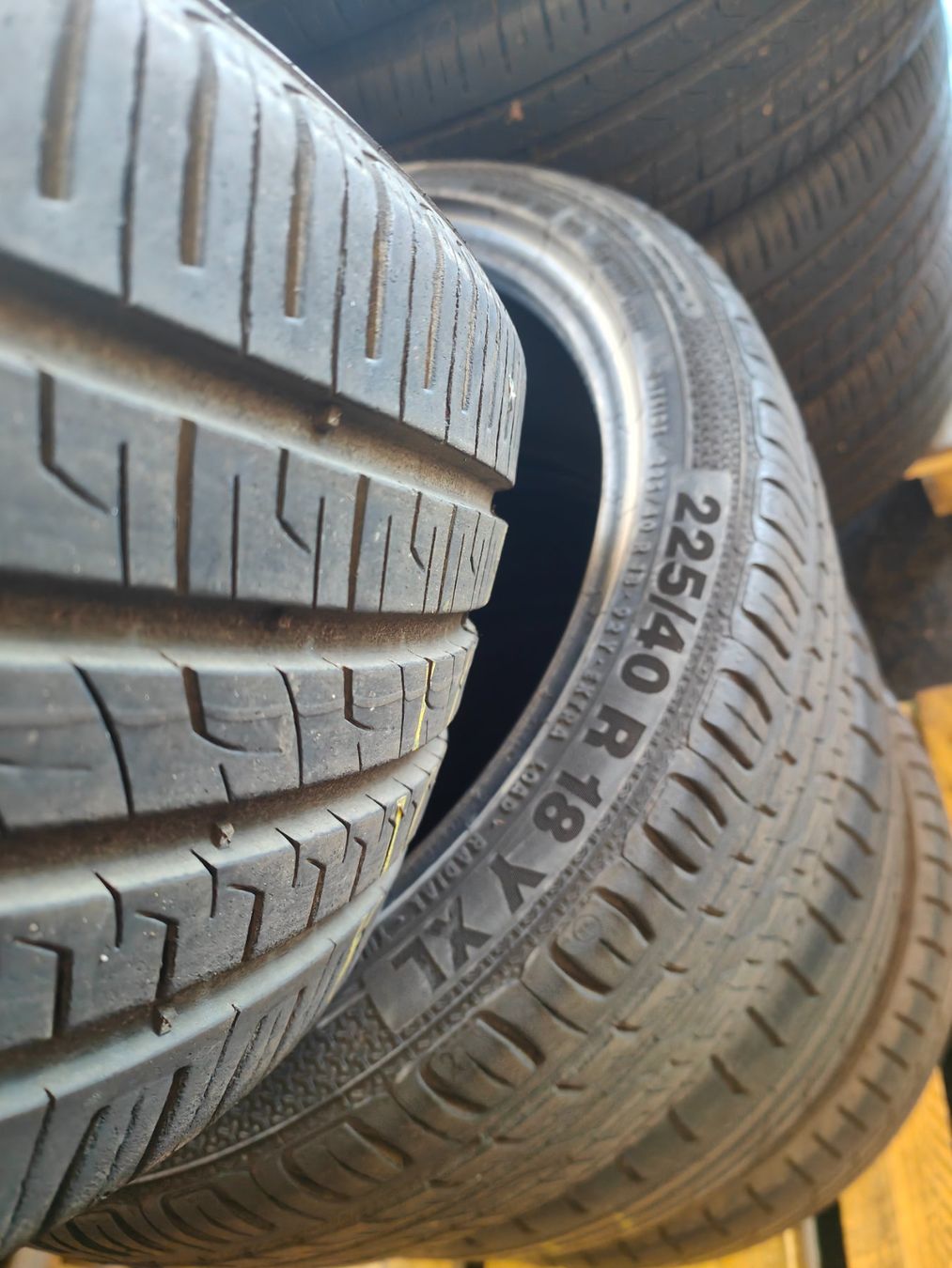Pneus & Kompletträder: 225/40 R18 Sommerreifen – Gebraucht aus Oberengstringen von Reifen-Lagerverkauf 1