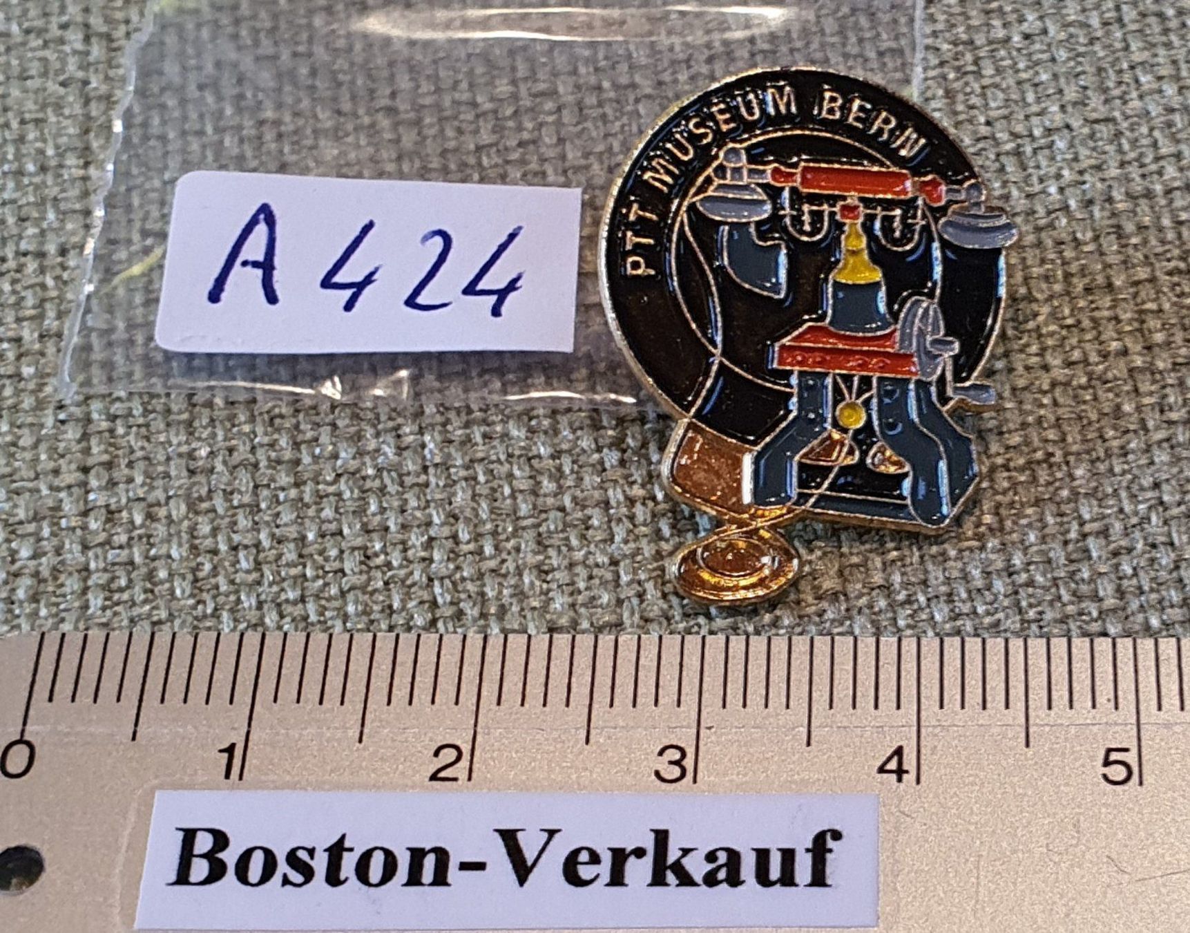 Placchette & Badge: A424 - Pin PTT Museum Bern Telefon – Usato da Reinach BL venduto da Boston-Verkauf 2