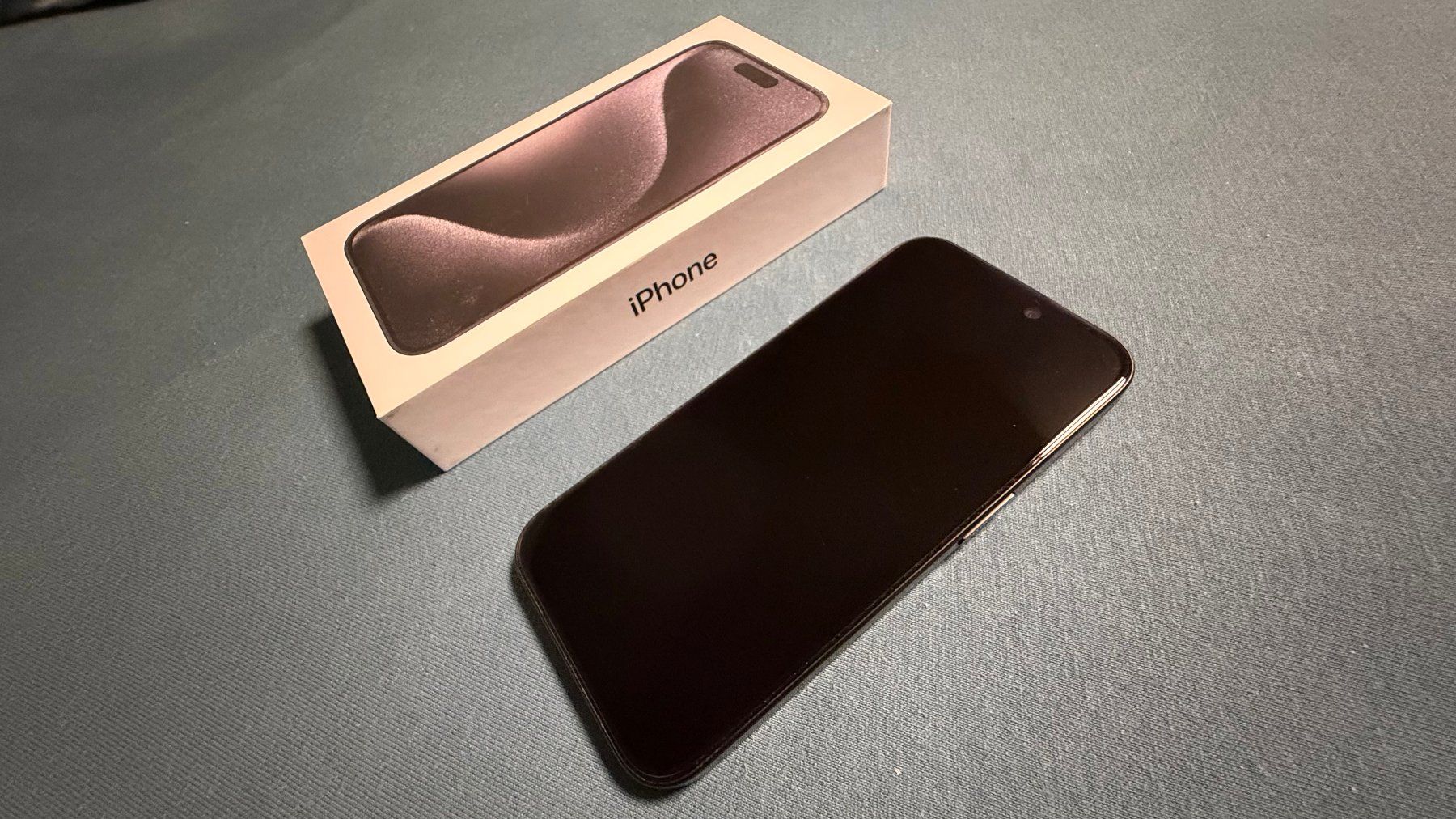 Apple Portables: iPhone 15 Pro,128 GB,Black Titanium – D'occasion à Obergerlafingen par Moorfrosch 1