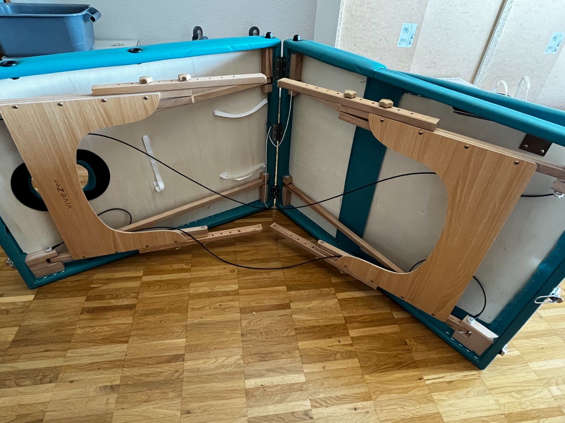 Kosmetik-& Massageliegen: Table de massage professionnelle - pliable - 3 plans – Gebraucht aus Givisiez von ChrisB1694 1