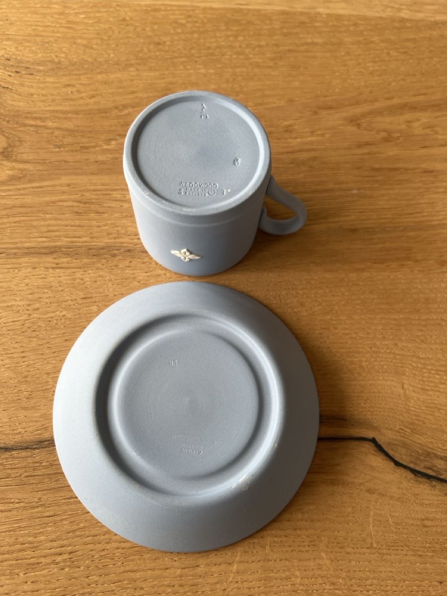 Set di piatti: Wedgewood Tasse mit Unterteller hellblau  – Usato da Thun venduto da mre_tsg5 2