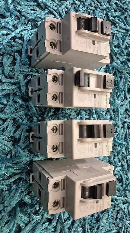 Componenti elettronici: RCD 25A 30mA FI Schutzschalter – Usato da Fisibach venduto da Lorobin