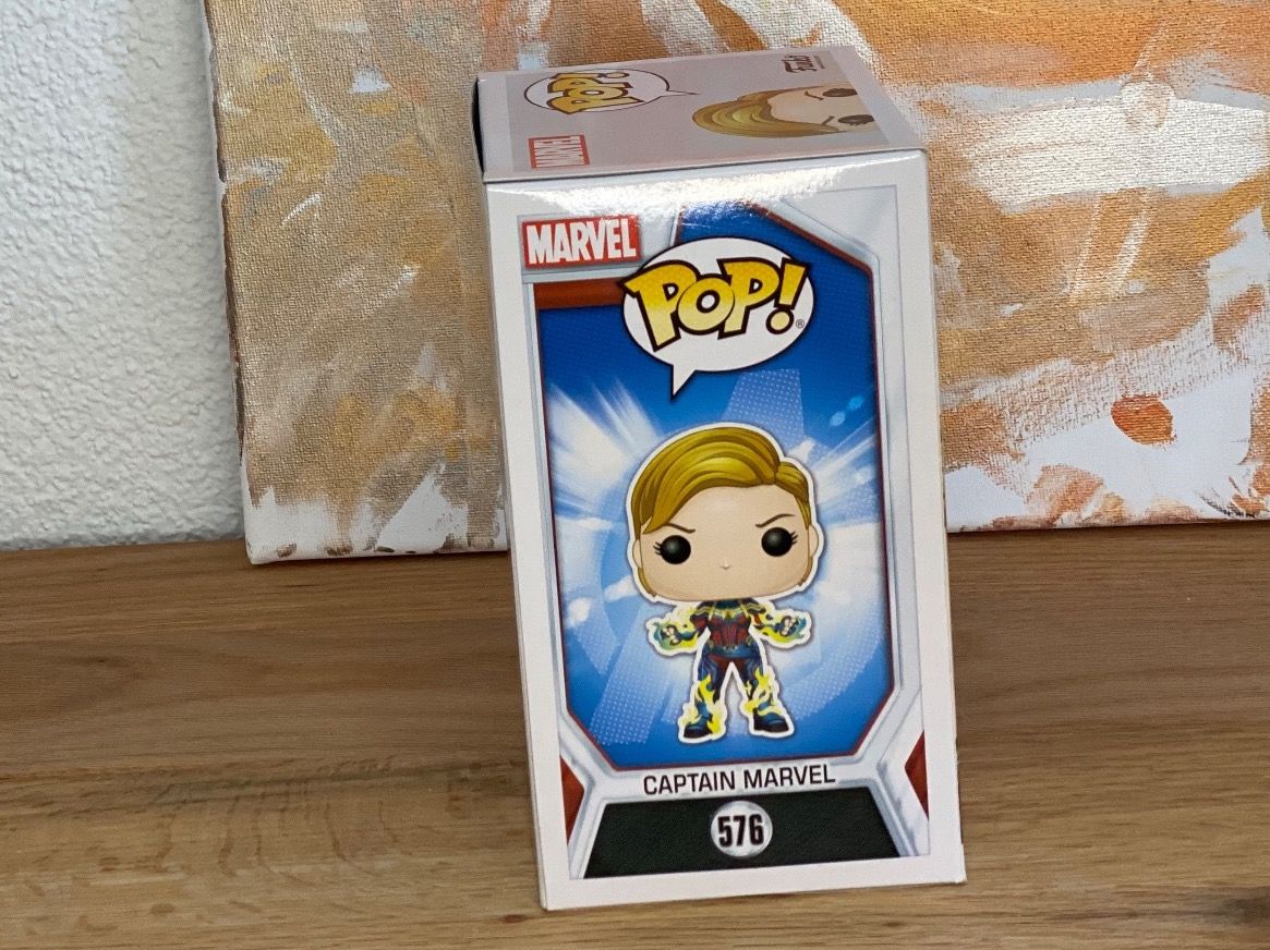 Funko Statuette: Funko Pop - Captain Marvel #576 - Avengers – Nuovo e nell'imballaggio originale da Oensingen venduto da CSCollectors 3