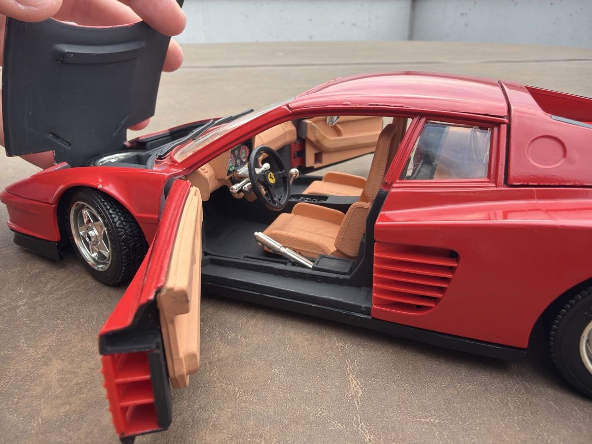 Bburago Modellautos: Ferrari Testarossa  - 1/18 - Bburago – Gebraucht aus Wolfwil von Rolex1 8