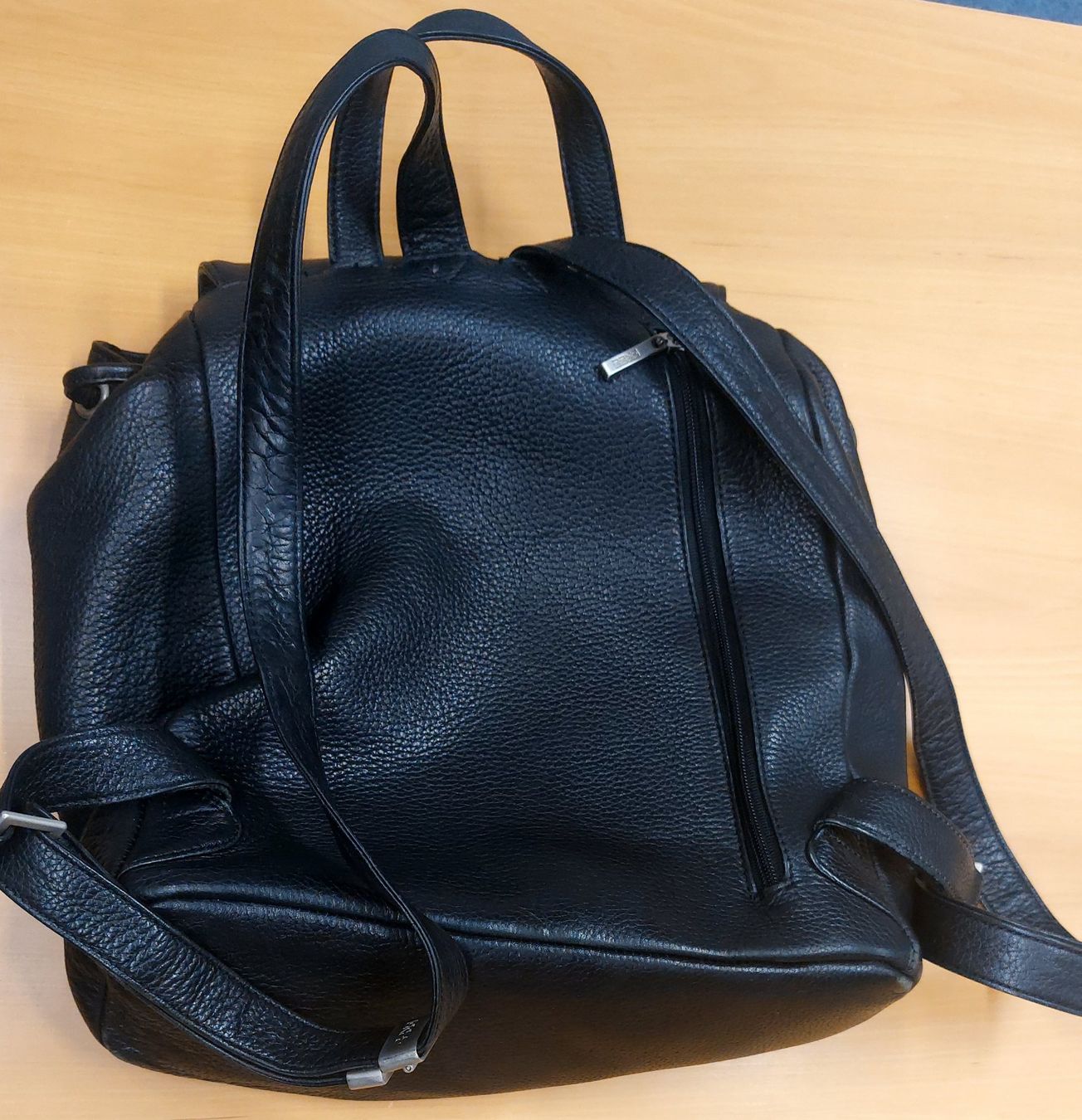 Bree Taschen für Damen: Bree Leder Ruecktasche + 1x Gratis Handtasche – Gebraucht aus Horgen von zur_jq85 1