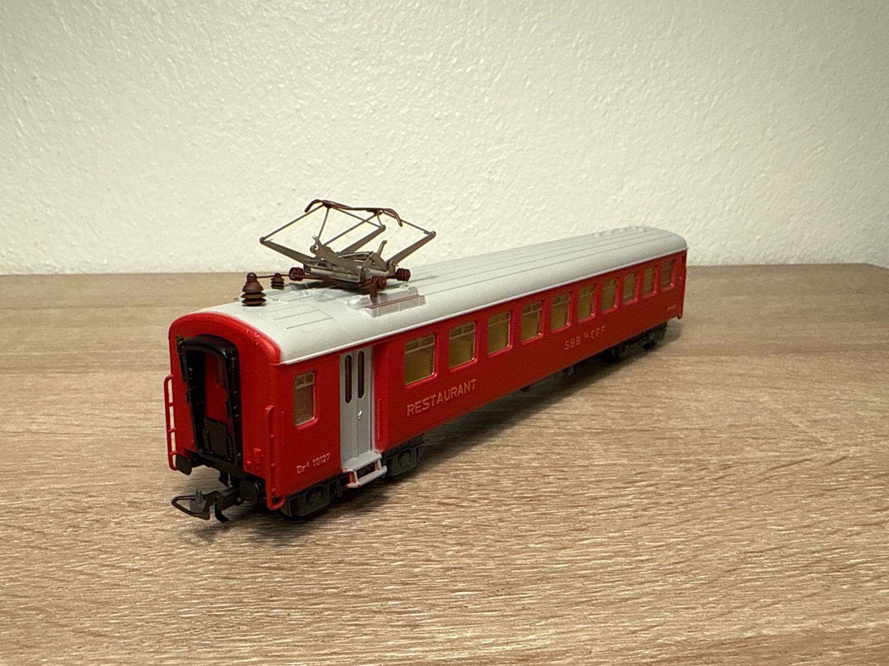 Kleinbahn Modellini di ferrovie: Kleinbahn Speisewagen SBB H0 (1) – Usato da St-Aubin-Sauges venduto da tantome 2