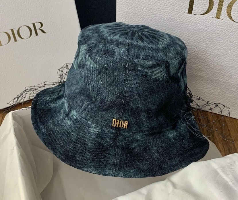 Dior Copricapi, berretti & cappellini: Dior Denim Bucket Hat – Usato da Lausanne venduto da its_zl9h