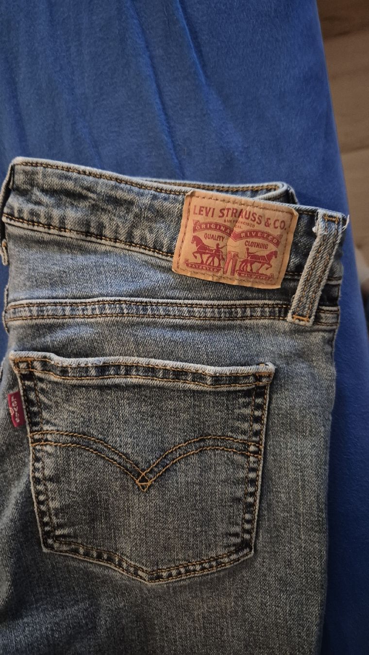 Levi's Jeans: jeans Levis – D'occasion à Bruson par John90b 1