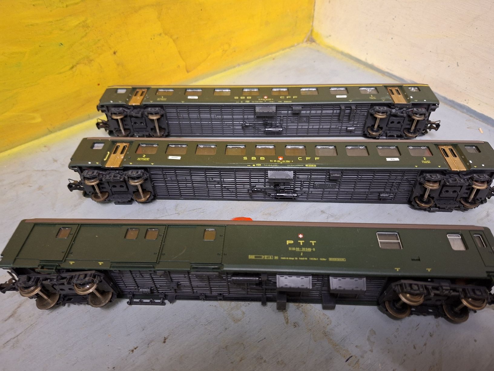 Roco Modelleisenbahnen: 3 wagons suisses de Roco – Neu (gemäss Beschreibung) aus Monthey von Jmbois 3