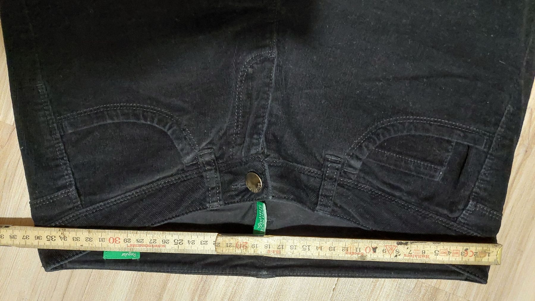 Benetton Pantaloni: Schwarze Cordhose Benetton Gr. 36 – Usato da Gwatt (Thun) venduto da Letzte-Chance-II 2