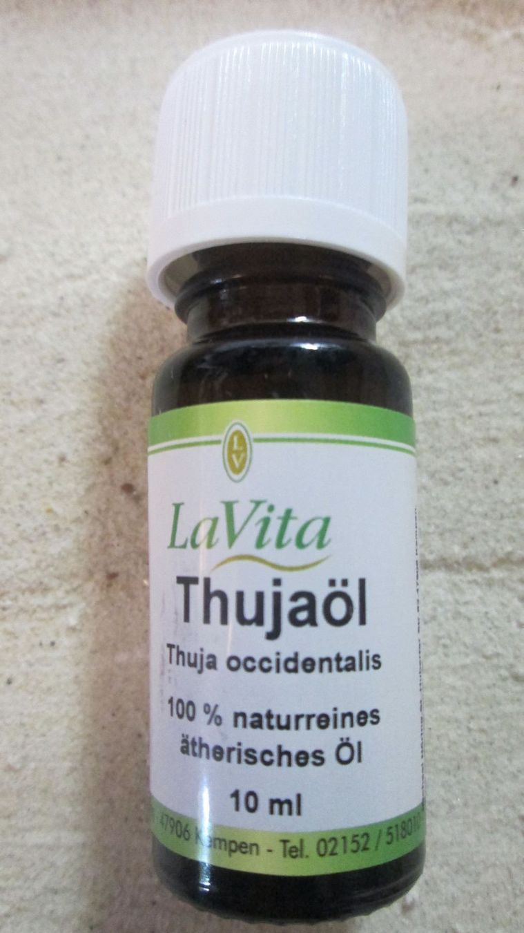 Oli essenziali: ätherisches Thuja Öl 100% naturrein 30 m – Nuovo (secondo la descrizione) da Drochtersen venduto da Simonchen
