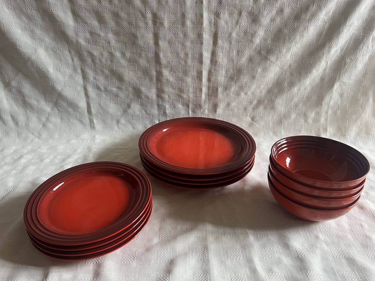 Le Creuset Piatti: Le Creuset - set de vaisselle complet – Nuovo (secondo la descrizione) da Genève venduto da gabridebus 1
