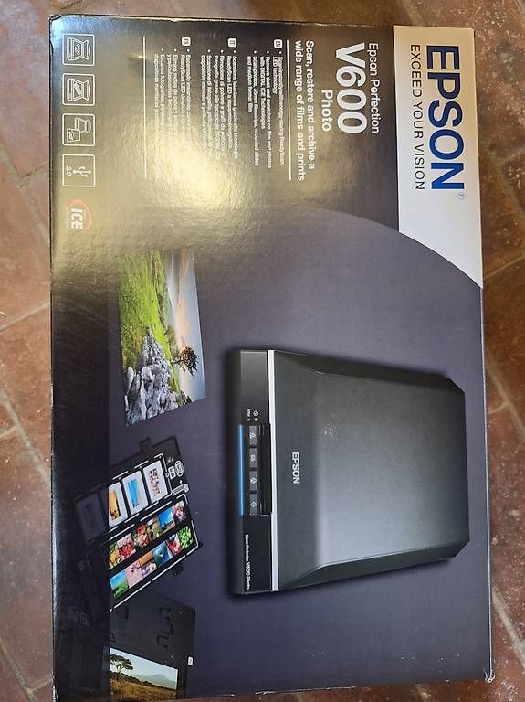 Scanner: Scanner epson v600 – Usato da Le Sentier venduto da shuck