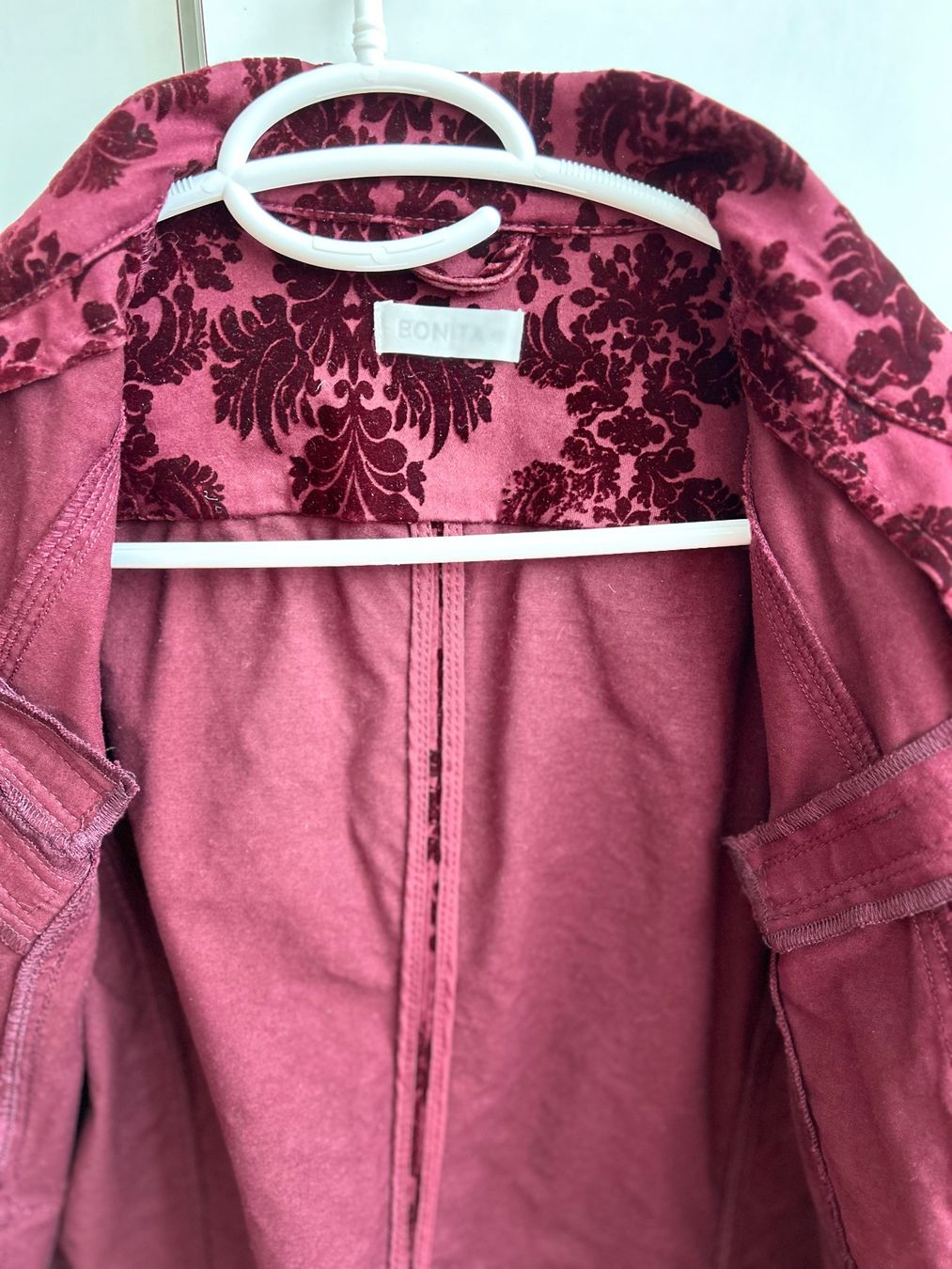 Bonita Giacche: Wunderschöne moderne SAMT-JACQUARD Jacke, Bordeaux – Usato da Bern venduto da Smile-2707 2