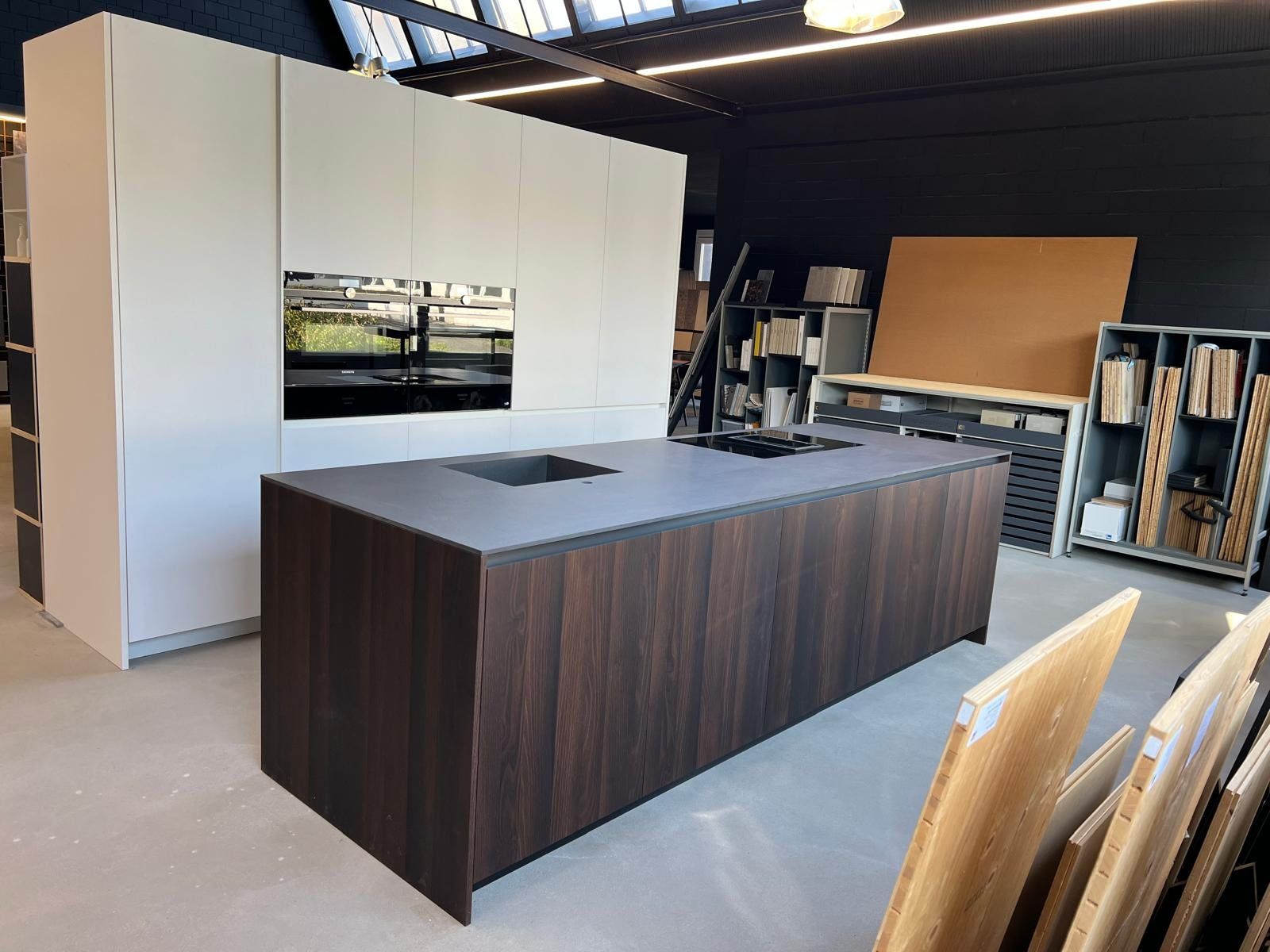 Cucine complete: Ausstellungsküche mit Einbaugeräten – Nuovo (secondo la descrizione) da Rüttenen venduto da eugenio_s 1