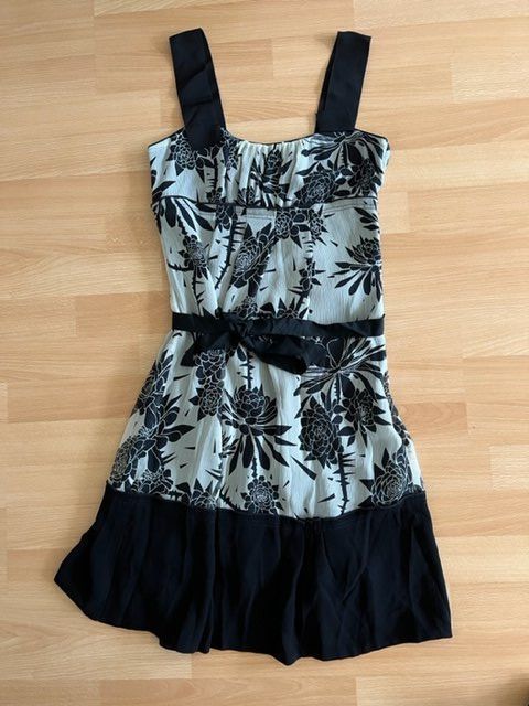 Kleider: Elegantes Kleid Gr 34 cue – Gebraucht aus Wabern von adamovski