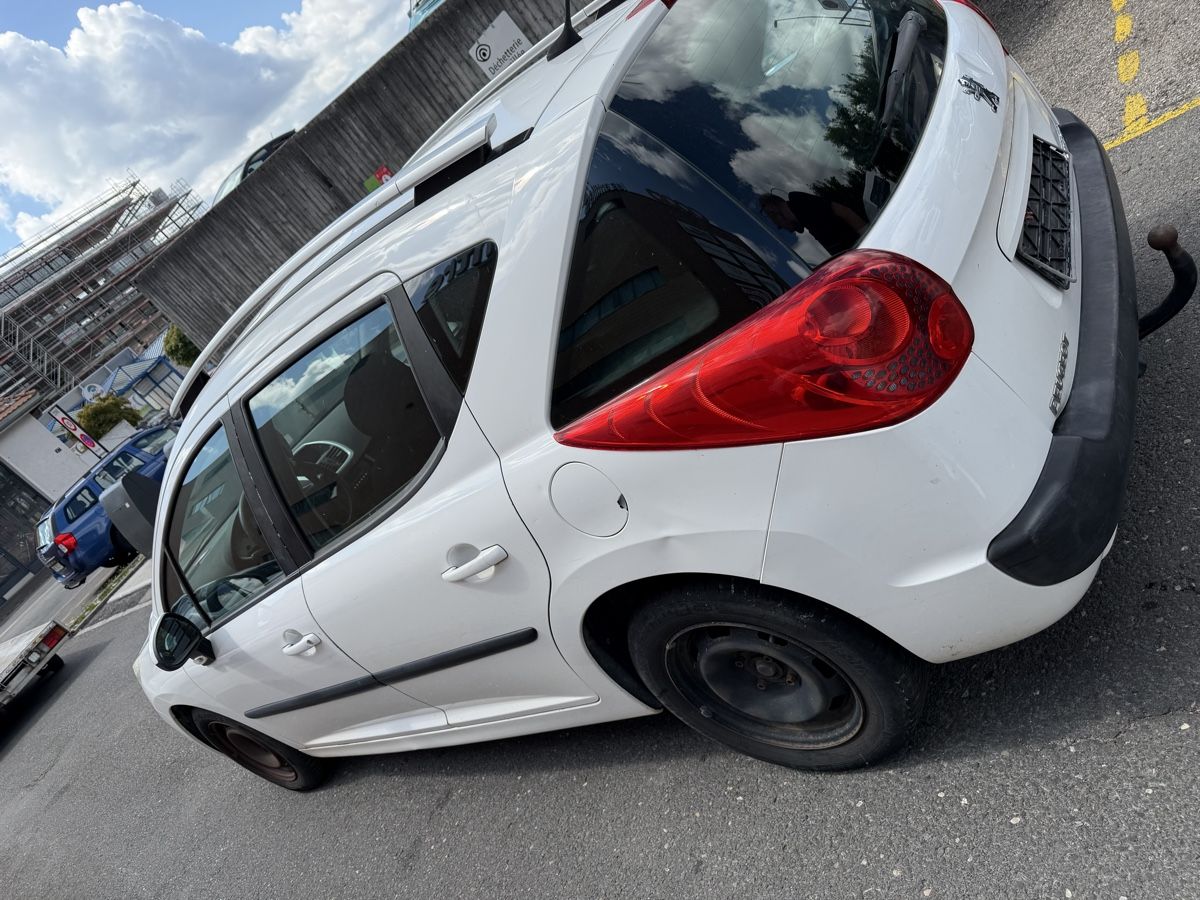 Peugeot Automobili: Peugeot 207 – Difettoso da La Chaux-de-Fonds venduto da Transportchezmax 3