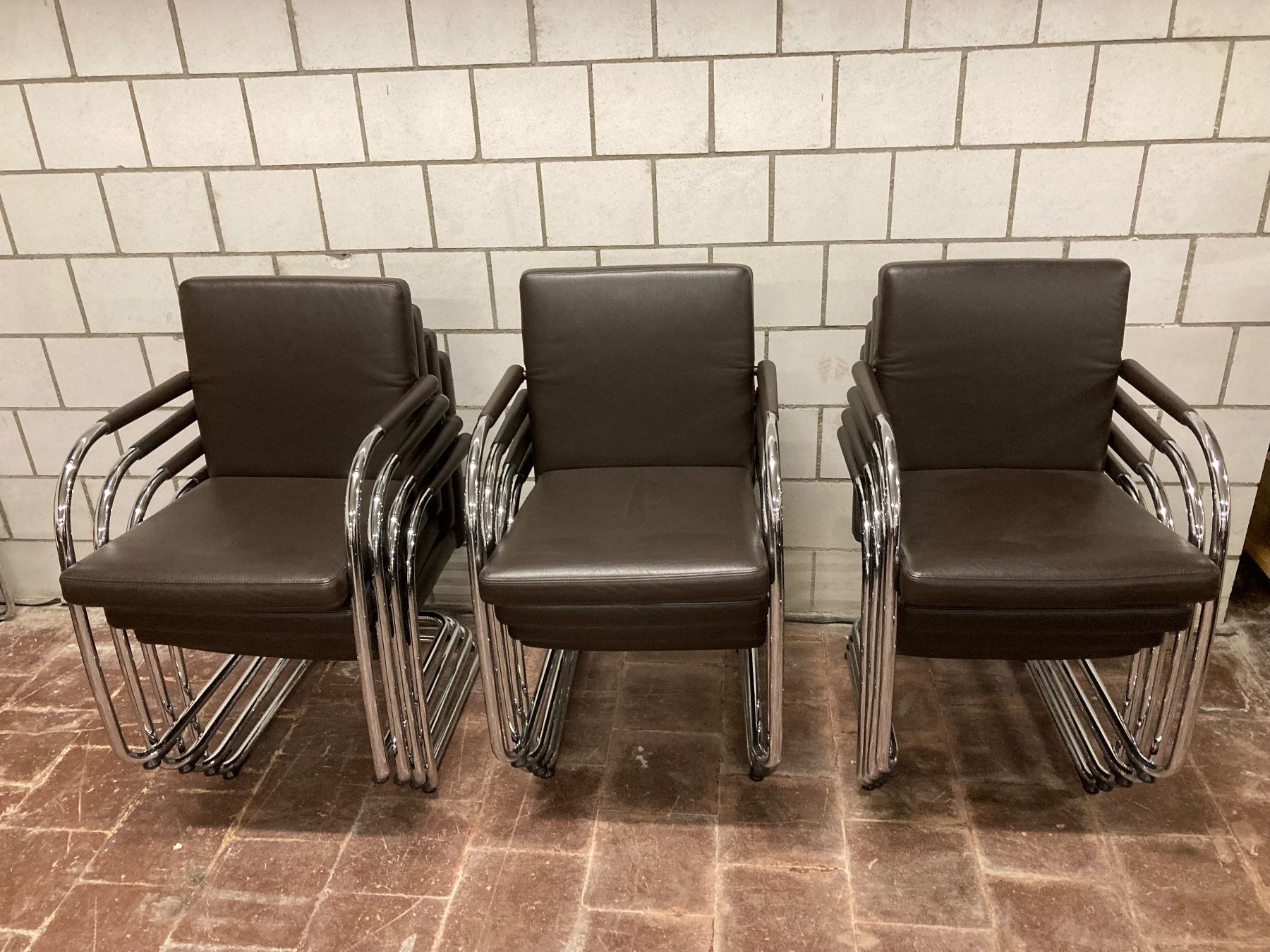 Vitra Stühle: Vitra Visasoft Freischwinger, Leder dunkelbraun – Gebraucht aus Bern von Solid