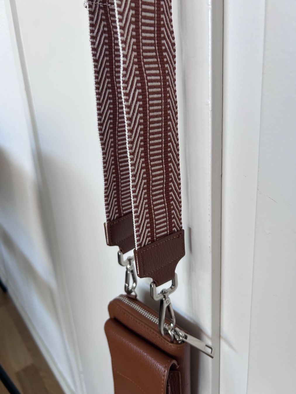 Borse da donna: Tasche/Geldbeutel braun mit Gurt – Usato da Wichtrach venduto da cin_2hjk 1
