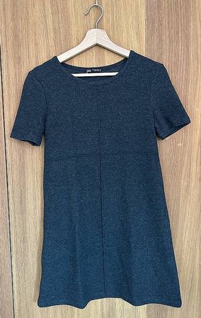 dunkelgraues Kleid