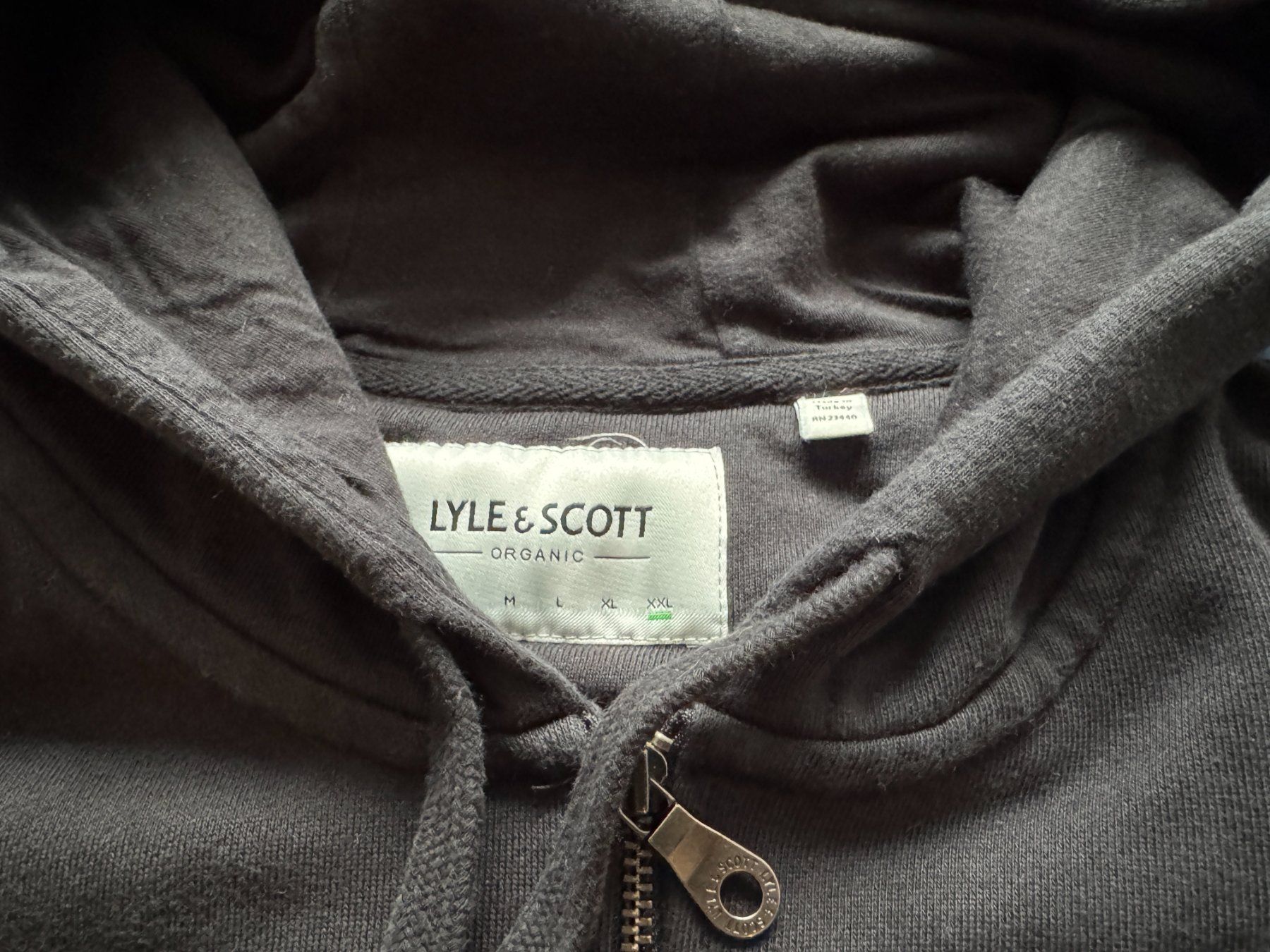 Maglioni & Felpe: Lyle & Scott Kapuzenpullover ¦ Schwarz ¦ Grösse XXL – Usato da Alchenflüh venduto da Vomitiors 1