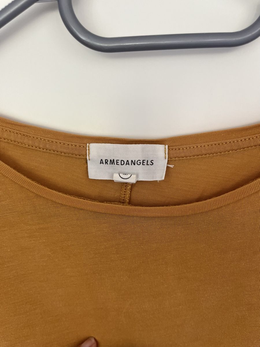 Armedangels T-shirts: ARMEDANGELS Langarmshirt Senfgelb  – D'occasion à Zeiningen par man_69cj 3