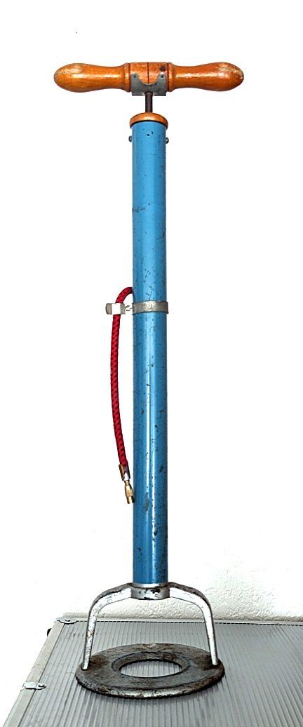 Pompe: Velopumpe, gross, robust. Aus Metall. – Usato da Uetikon am See venduto da Tomarrani