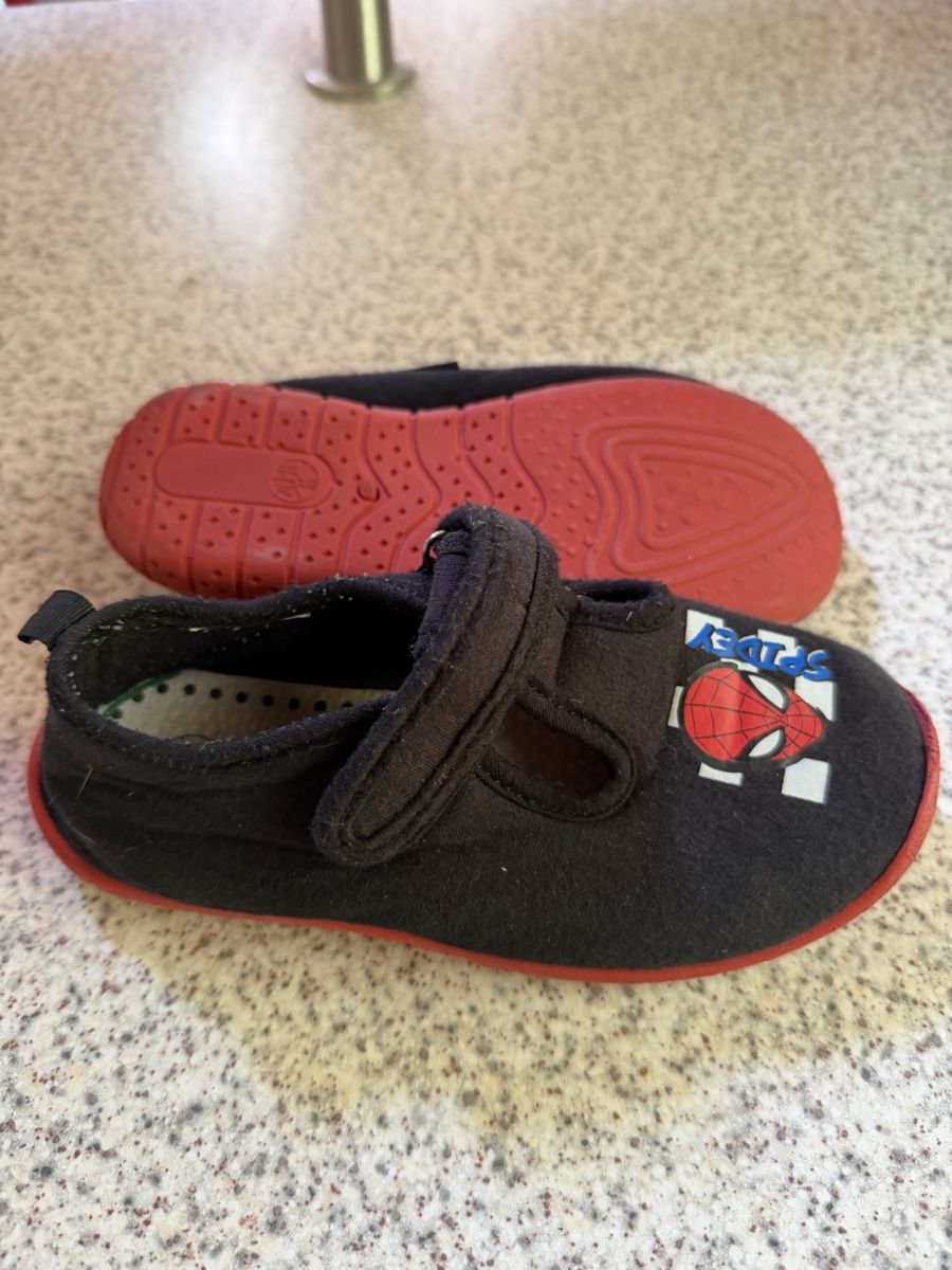 Puma Chaussures garçon: Kinderschuhe 3x Gr.28 – D'occasion à La Garde (Sembrancher) par jan_b6mp 3