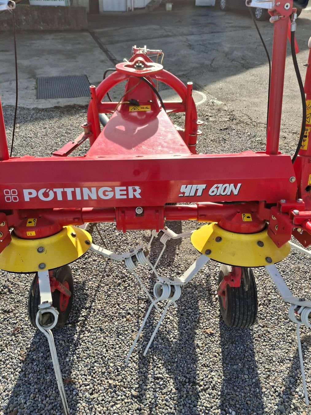 Pöttinger Raccolta foraggio grezzo: Kreiselheuer Pöttinger Hit 610N – Usato da Aristau venduto da johndeere7810 7