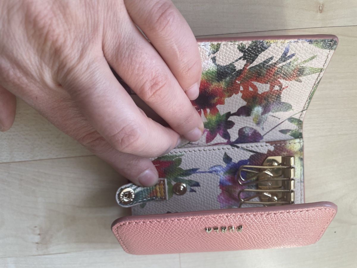 Coccinelle Sonstige Kleidung & Accessoires: Furls Leder Schlüsseletui  – Gebraucht aus Schaffhausen von bmi_5j58 3