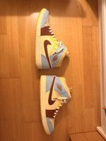 Air Jordan 1 Mid SE Maison Château Rouge 