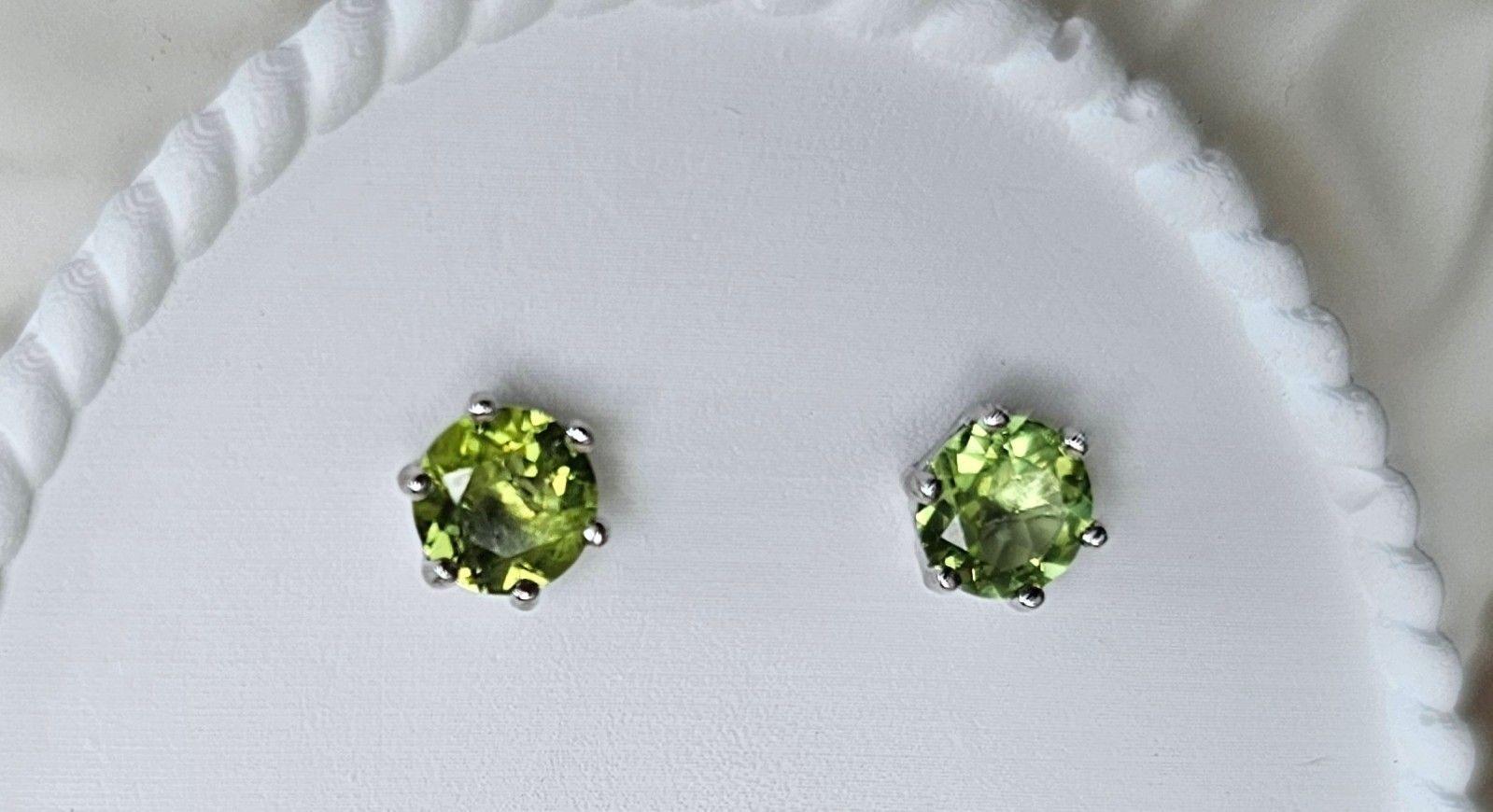 Orecchini pendenti & Orecchini a lobo: Ohrstecker Peridot Silber 925 – Nuovo (secondo la descrizione) da Ettenhausen TG venduto da CH2300