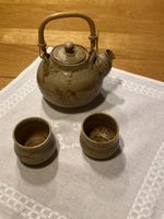Teekanne und zwei Becher