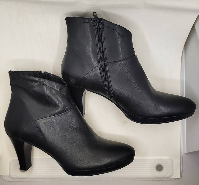 Scarpe da donna: Bottines en cuir noir, taille 39 – Usato da Villeneuve VD venduto da GREEDIX