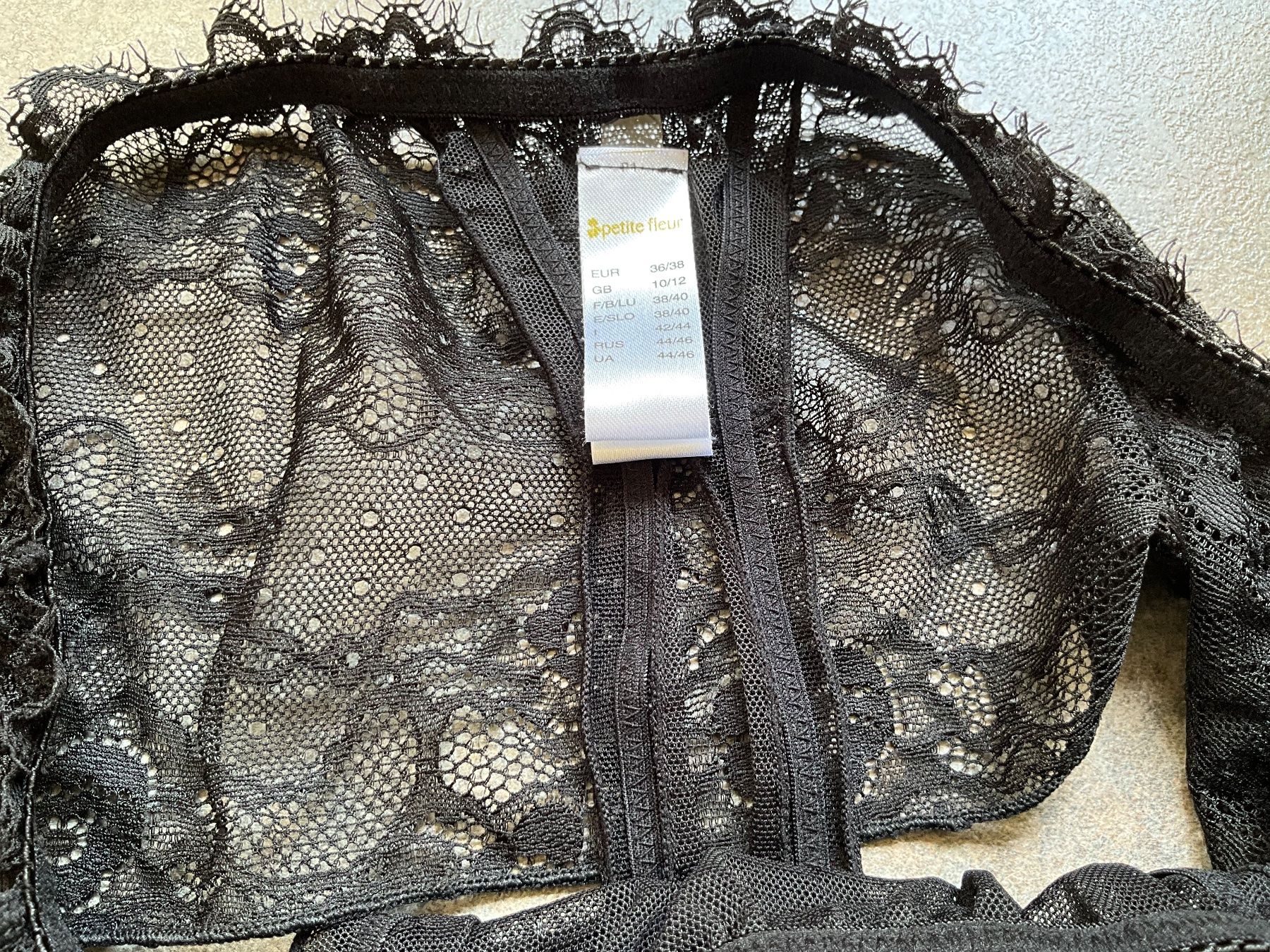 Autres dessous: String ouvert Petit Fleur Farbe schwarz Neuwertig Größe 36 – D'occasion à Basel par elster1986 5