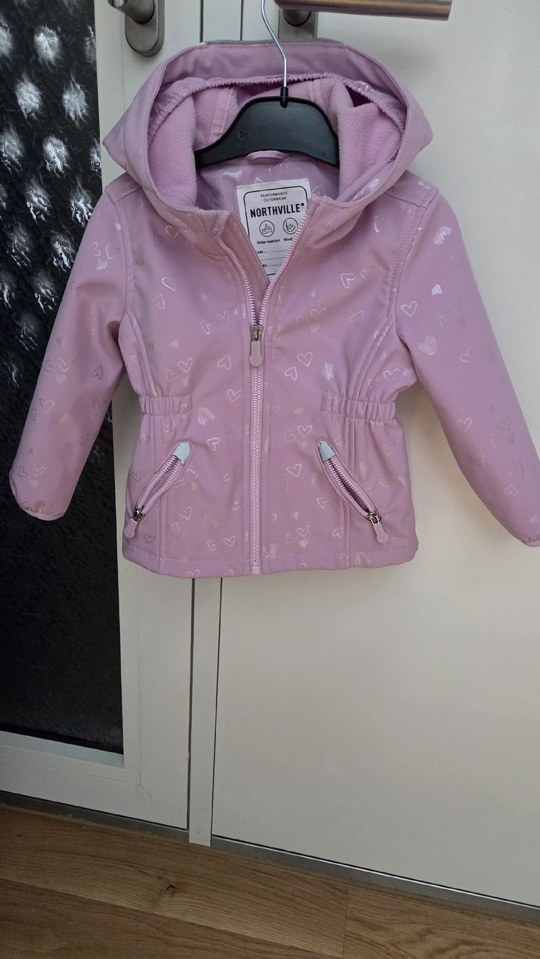 C&A Jacken & Mäntel: Softshelljacke rosa mit Herzmuster Grösse 92 von C&A – Gebraucht aus Rorschach von Hati.Og