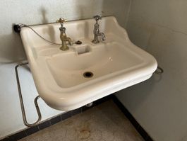 Antikes Lavabo, Keramikwaschbecken mit Armaturen 60cm