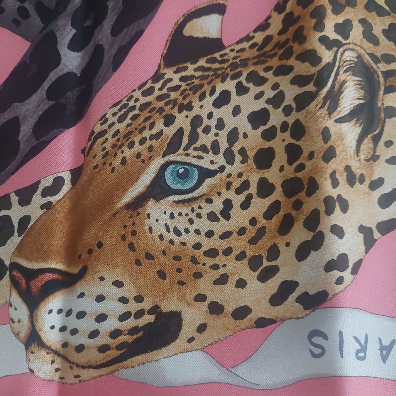Hermès Foulard & Sciarpe: Carré Hermès Lazy Leopardesses neuf, 90 – Nuovo e nell'imballaggio originale da Genève venduto da s_t_z8jl 7