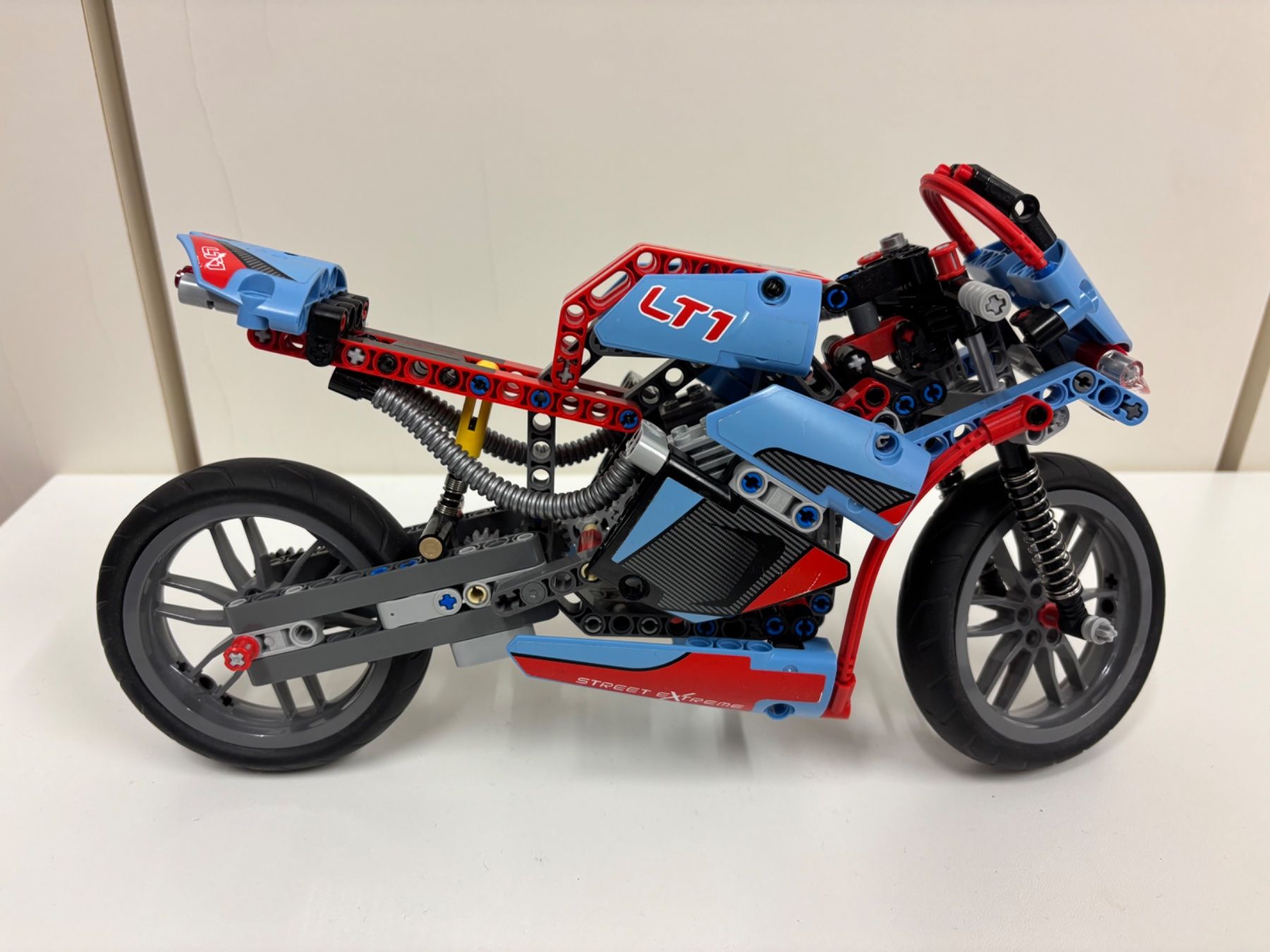 Technics Baukästen: LEGO Technic Rennmotorrad LT1 42036 – Gebraucht aus Bottmingen von Botbas 3