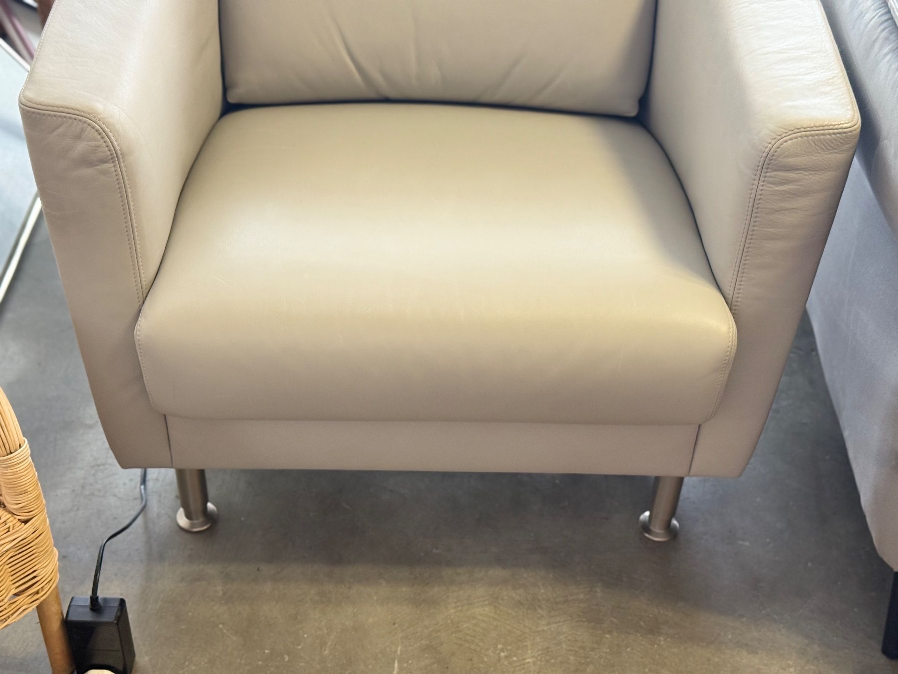 Intertime Fauteuils: Intertime Designer-Sessel – Echtleder, helles grau – D'occasion à Klingnau par Umweltklinik 6
