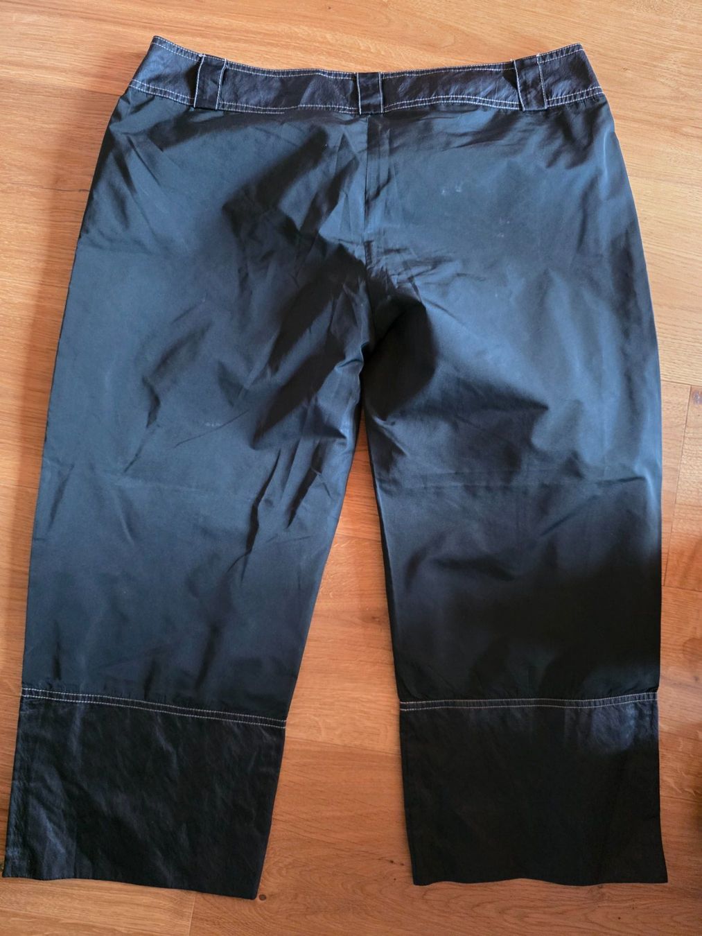 Pantaloni: Damen Polyester Hose Schwarz Batiste Grösse 6 – Usato da Walterswil BE venduto da Lonitti