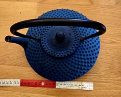 Teekanne Gusseisen blau, Made in Japan, gebraucht