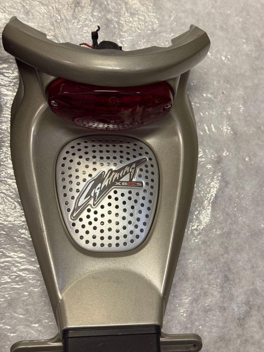 Tutti i ricambio per moto: Buell XB 12 / 9 Lighting original Heckteile – Usato da Escholzmatt venduto da Wikinger11 2