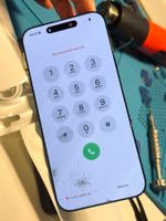 Ecran original fissuré d iPhone 16 pro Max(pas un téléphone)