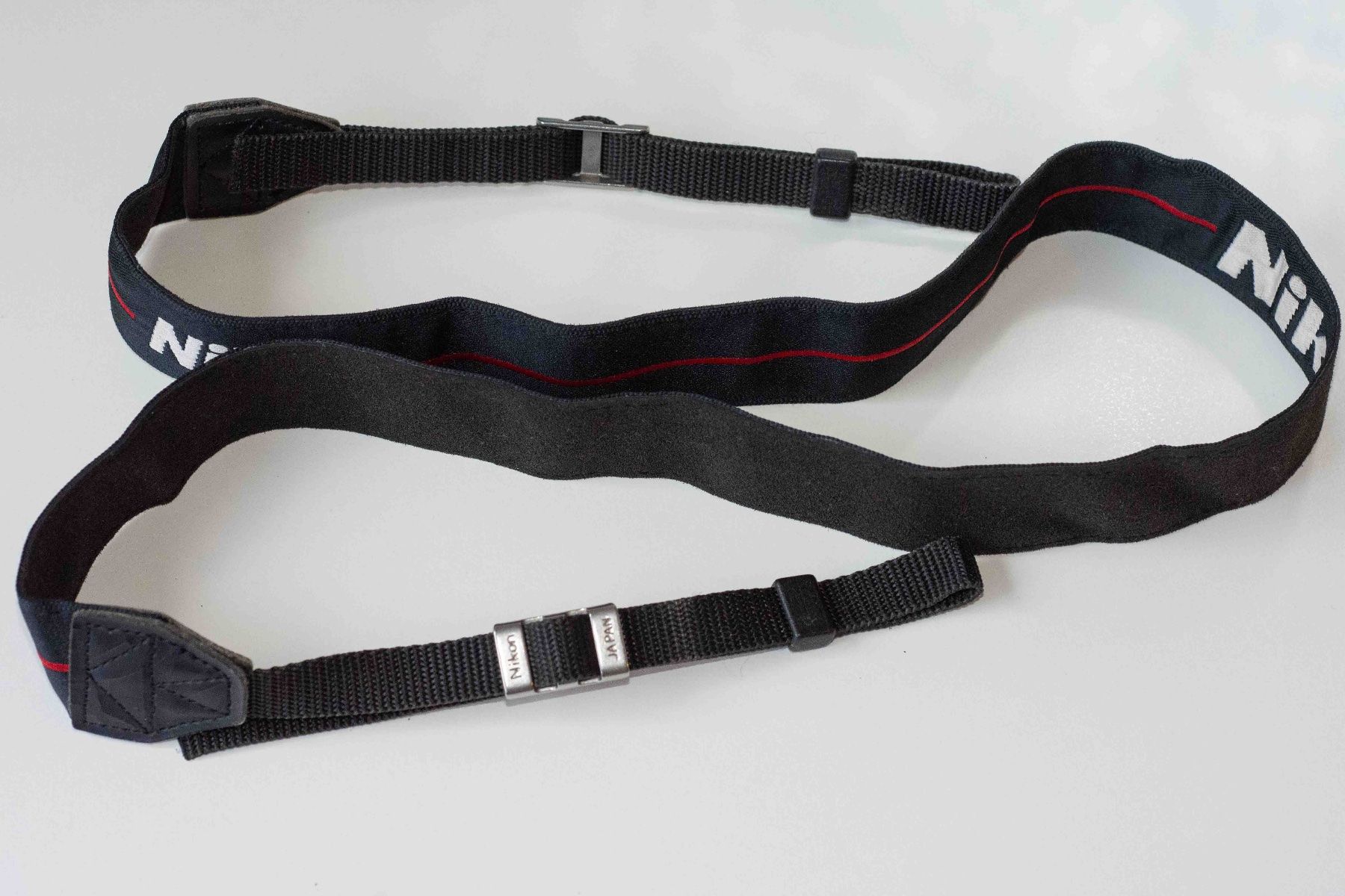 Nikon Altri Accessori: Kameragurt Nikon 100cm lang, 3cm breit – Usato da Schwerzenbach venduto da floridan 2