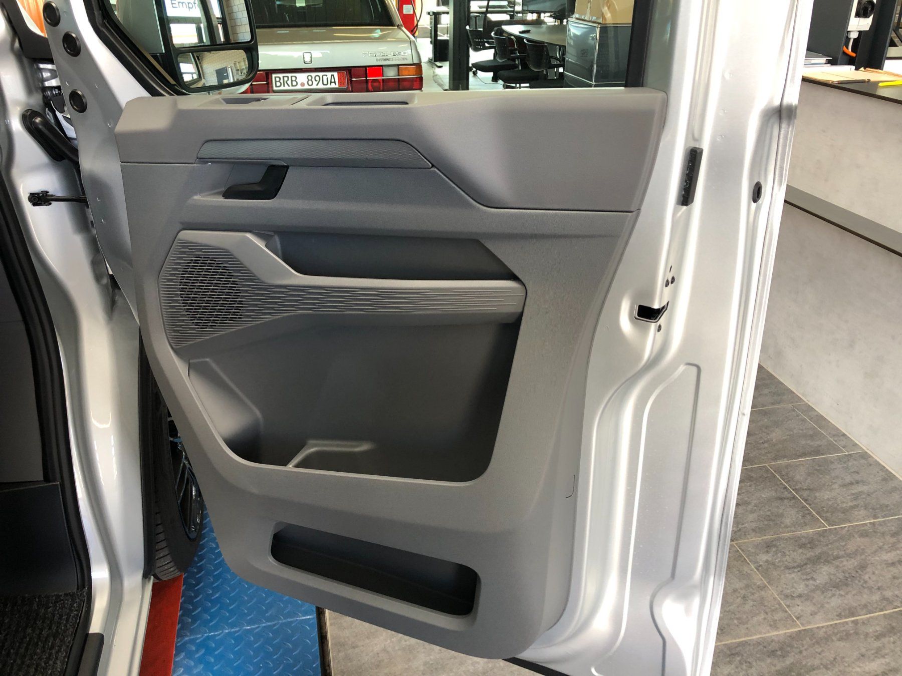 VW Veicoli commerciali: VW Transporter T7 2.0 TDI Lang – Usato da Gampelen venduto da Steuer0 7