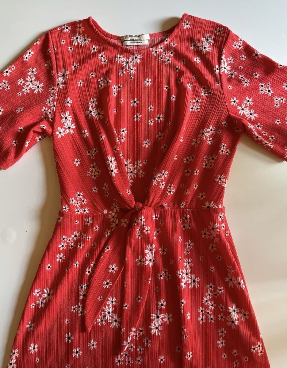 Pull&Bear Robes: Pull and Bear Dress Red Floral Pattern  – Neuf (Voir description) à Zürich par Trianamart_