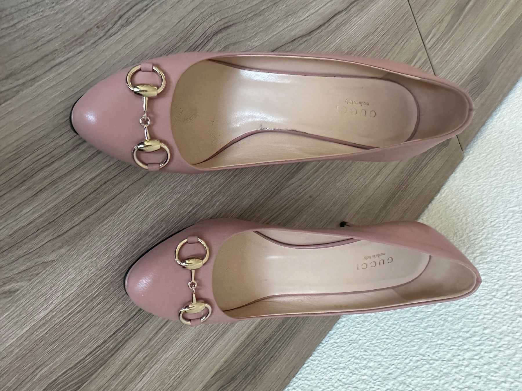 Gucci Damenschuhe: pinke Gucci Pumps – Gebraucht aus Oberweningen von SwissArt2025 2
