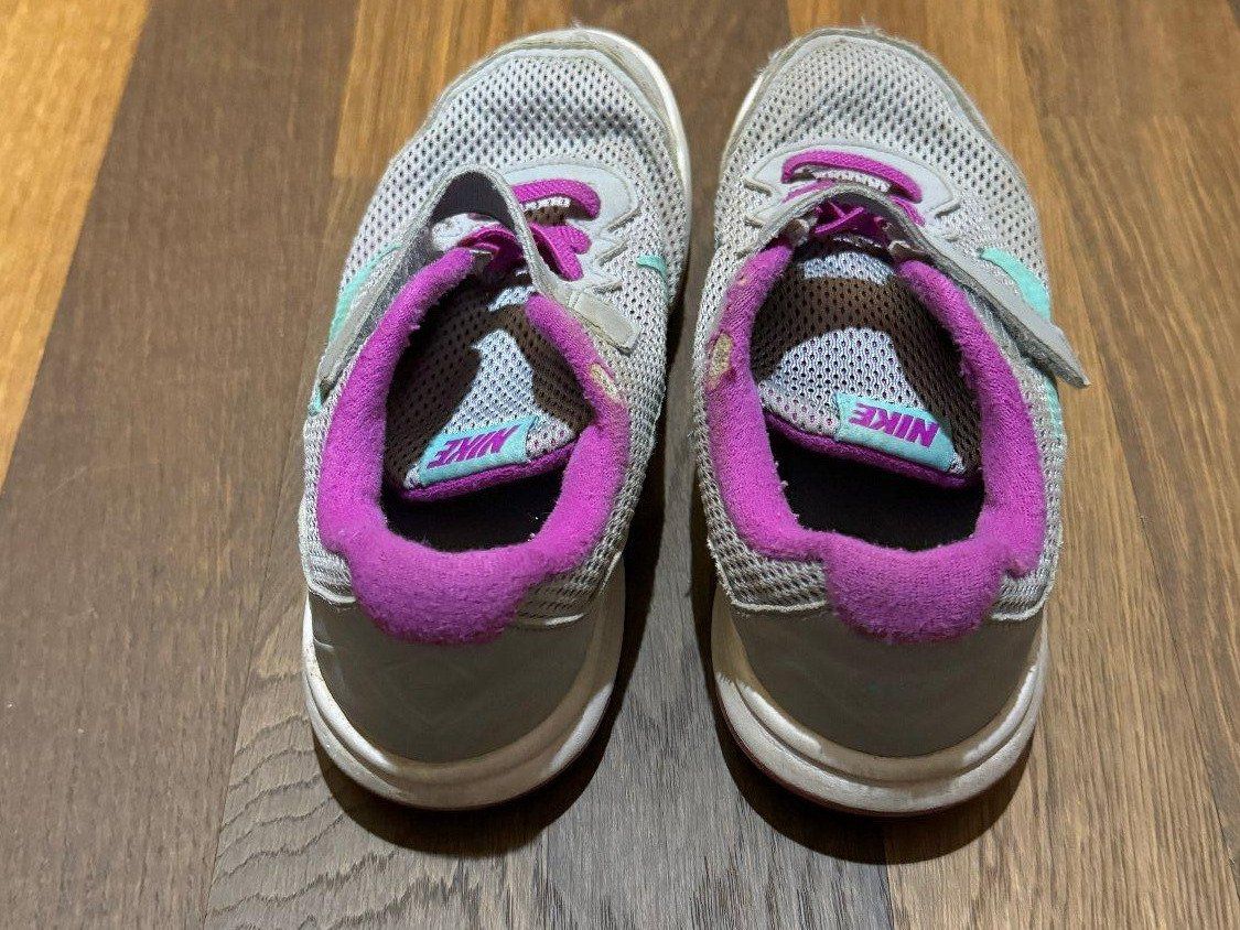 Nike Schuhe für Mädchen: Nike Turnschuhe Gr. 32 – Gebraucht aus Würenlos von CaSteSeNievis 3