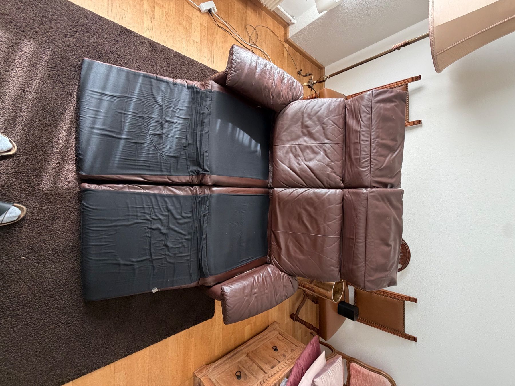 Divani: Wohnzimmer-Set: Echtleder-Sofa (2x2er Relaxfunktion)+Hocker – Usato da Binningen venduto da Tellbier 1